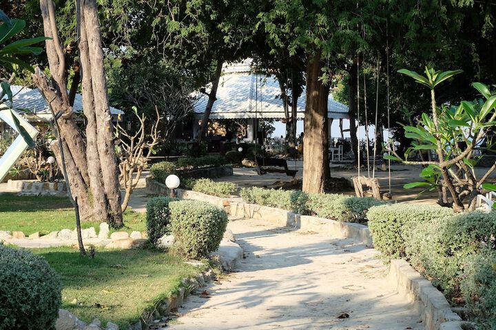 Hotel Exterior 84 of 105