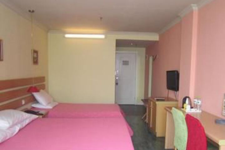 Room 7 of 35