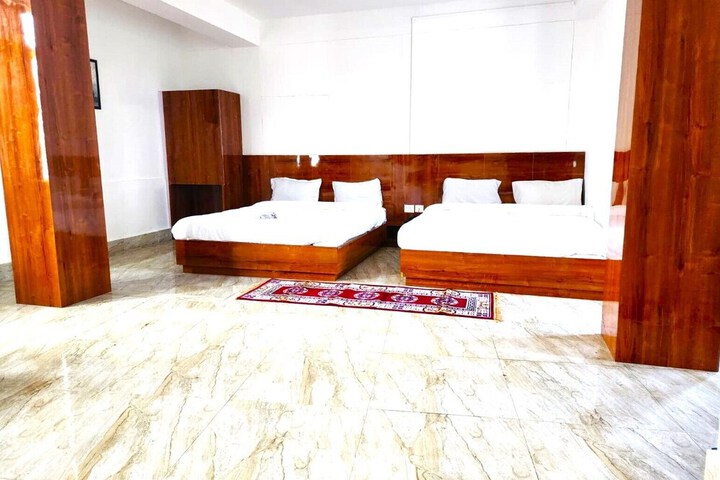 Room 9 of 24