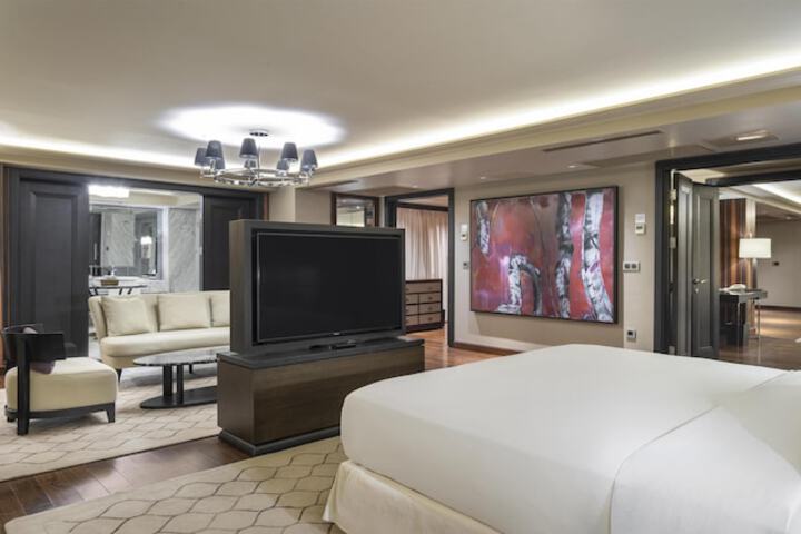 Room 87 of 243