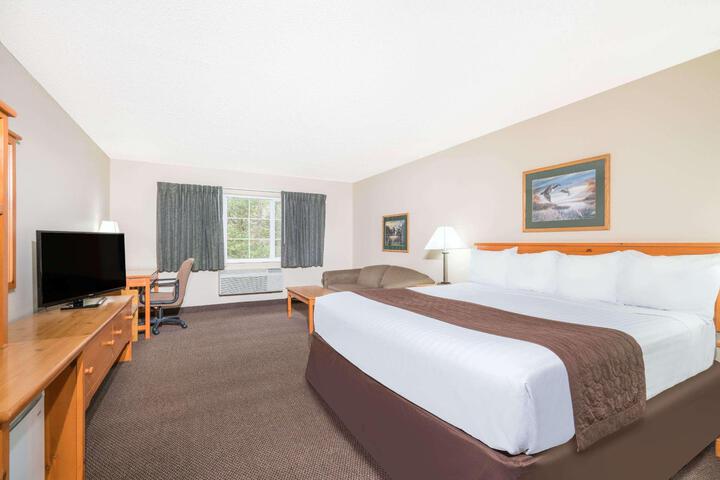 1 King Bed (1 of 10)