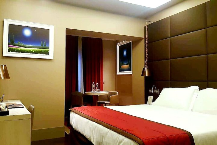 Room 32 of 142