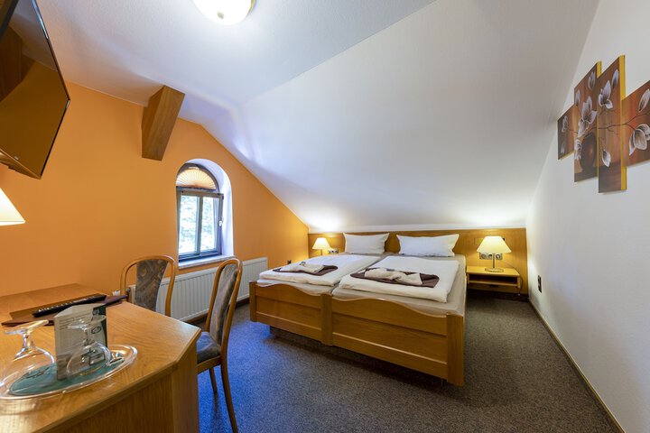 Room 4 of 27
