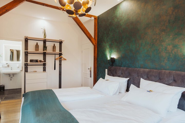 Room 13 of 63