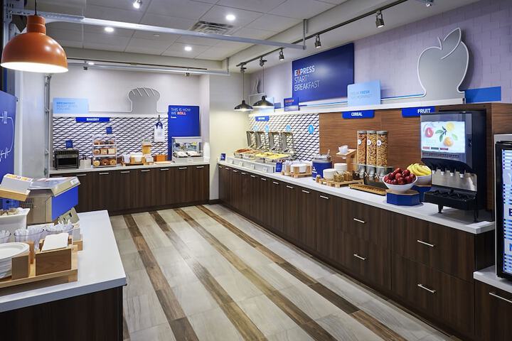 Breakfast/Coffee Service 27 of 38