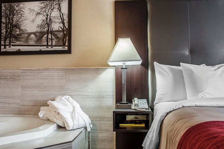 Room 10 of 37