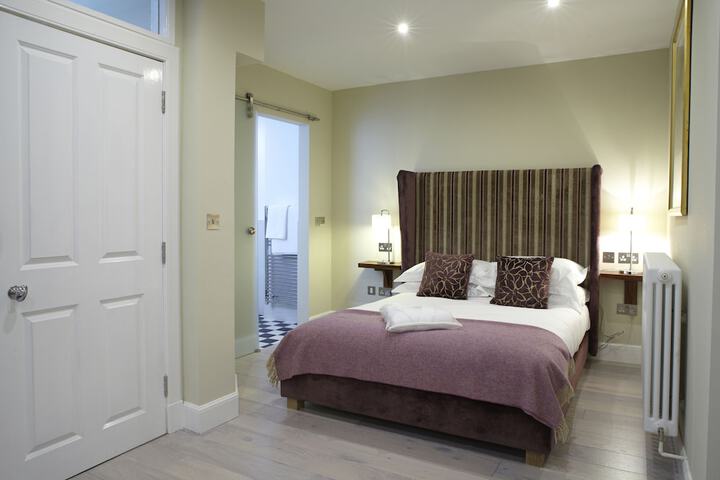 Room 2 of 61