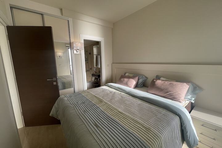 Room 2 of 46