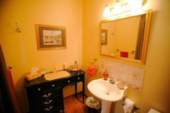 Room 2 of 33