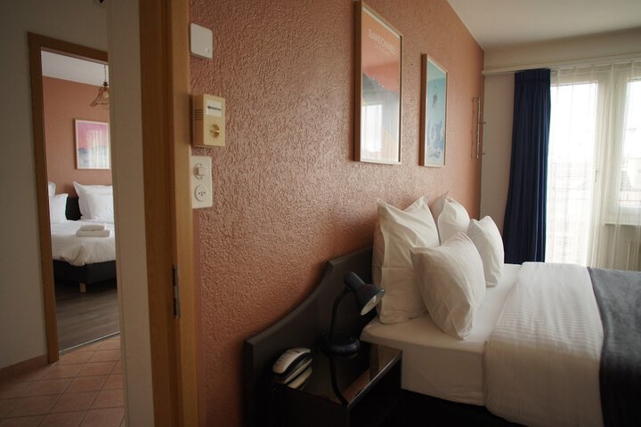 Room 14 of 83