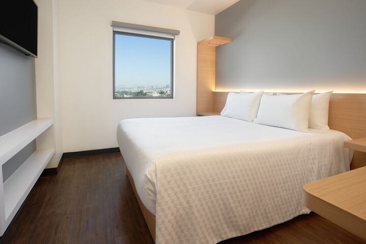 Room 5 of 8