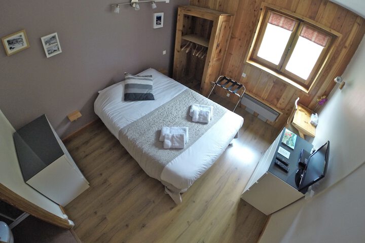 Room 4 of 92