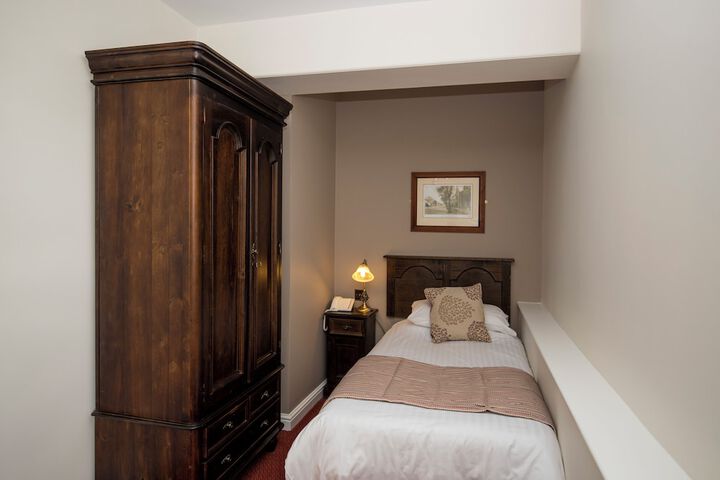Room 4 of 56