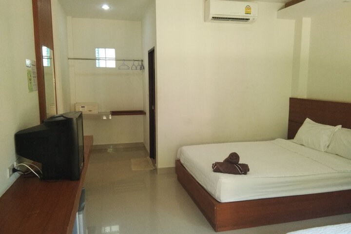 Room 4 of 63