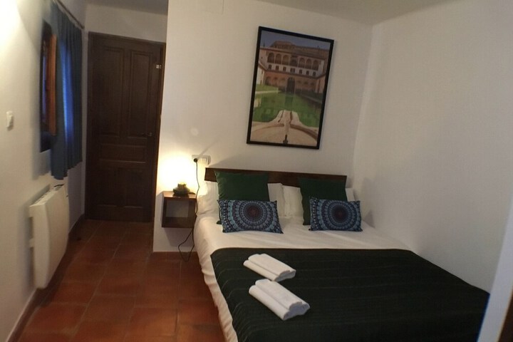 Room 7 of 33