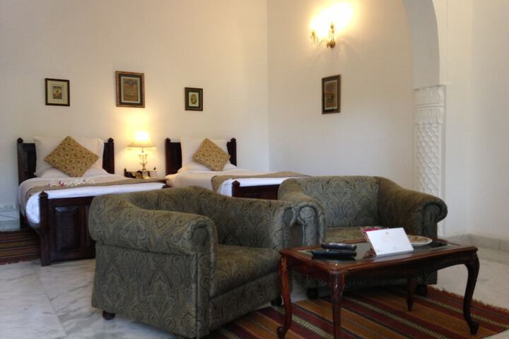 Room 12 of 38