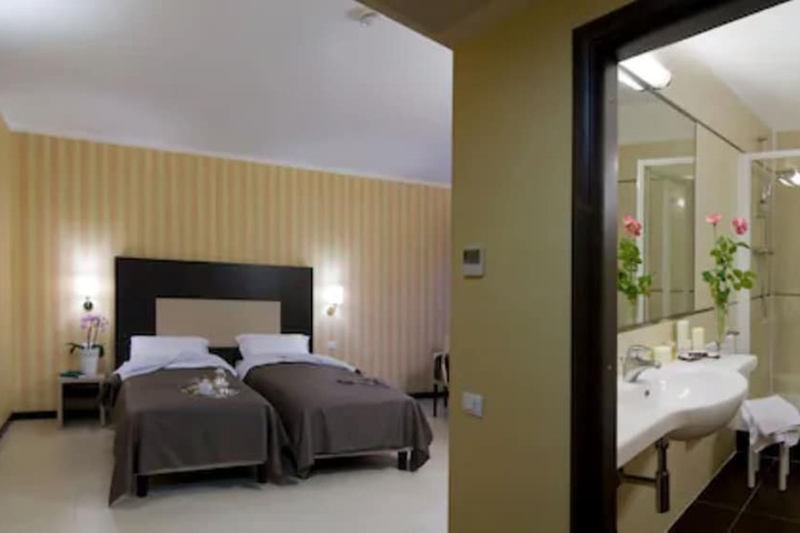 Room 22 of 190