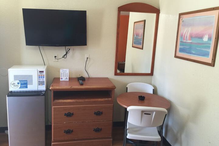 Room 8 of 11