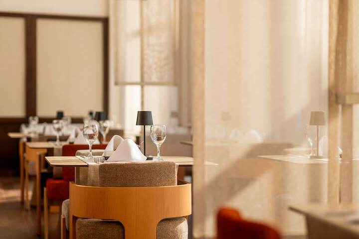 Dining 52 of 99