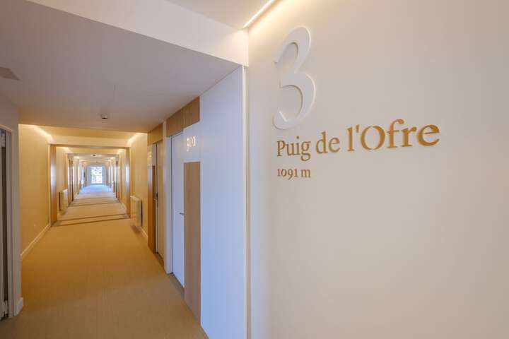 Ballroom/Hall 68 of 88