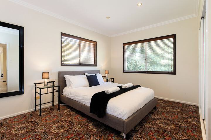Room 4 of 17