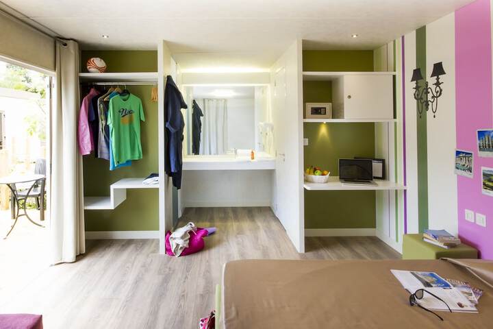Room 12 of 158