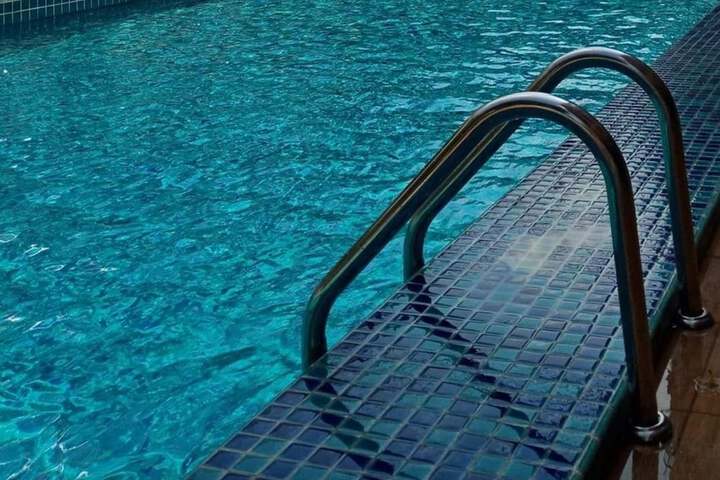 Pool Hotel