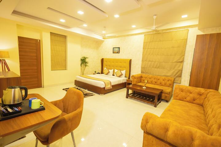 Room 13 of 20