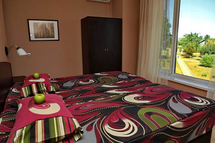 Room 6 of 32