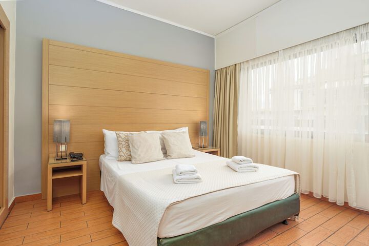 Room 6 of 34