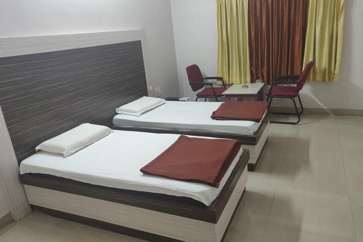 Room 4 of 40