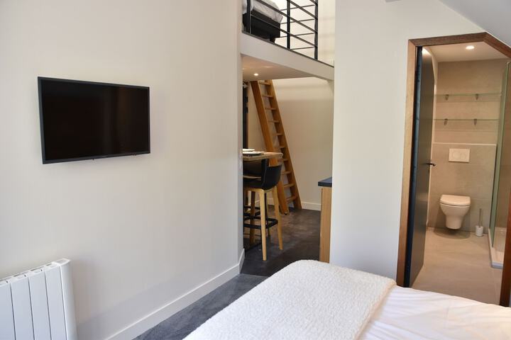 Room 3 of 80