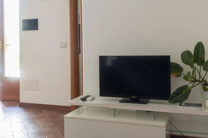 Room 5 of 16