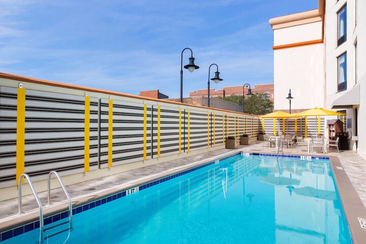 Pool 40 of 56