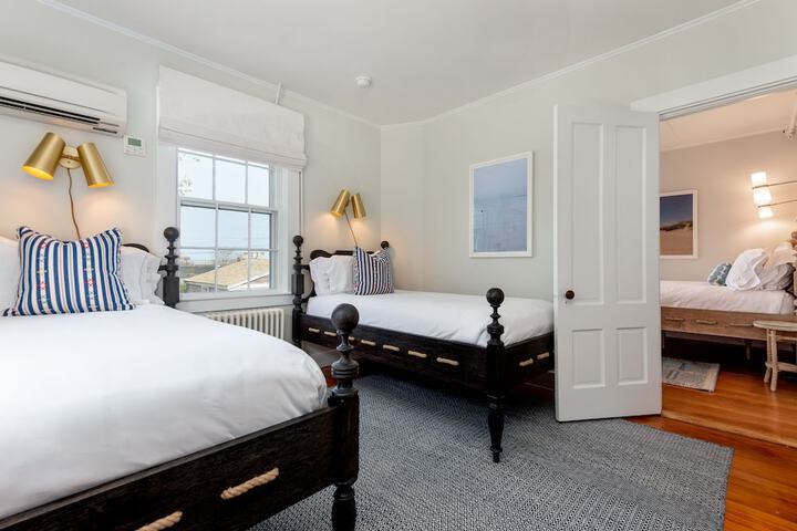 Room 10 of 26