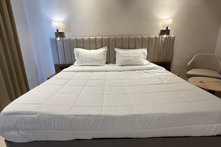 Room 5 of 18