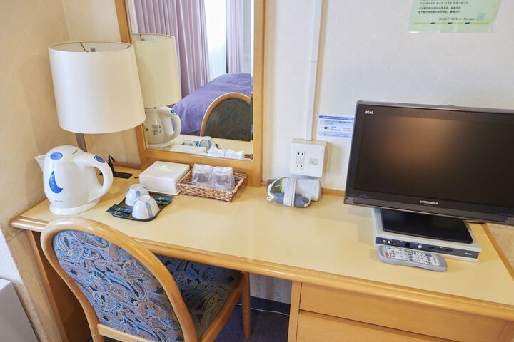 Room 10 of 32