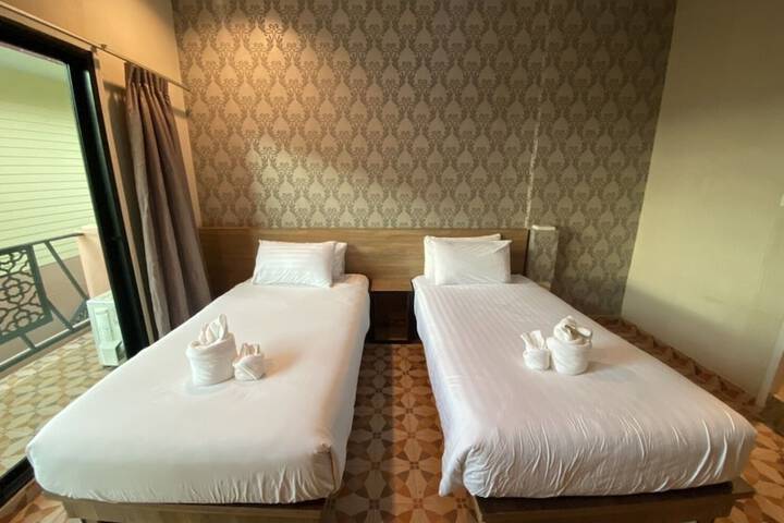 Room 32 of 94