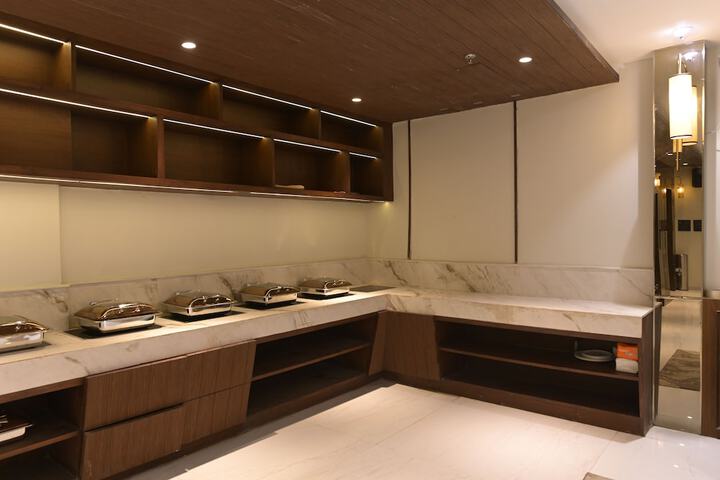 Ballroom/Hall 63 of 72