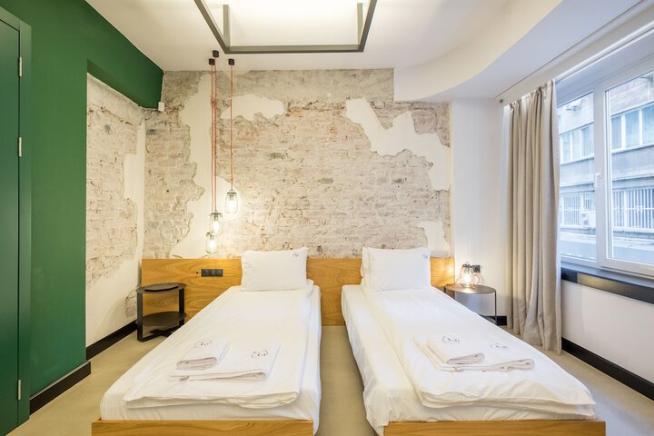 Room 15 of 76