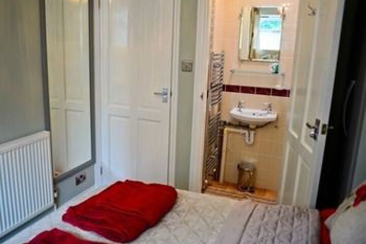 Room 3 of 8