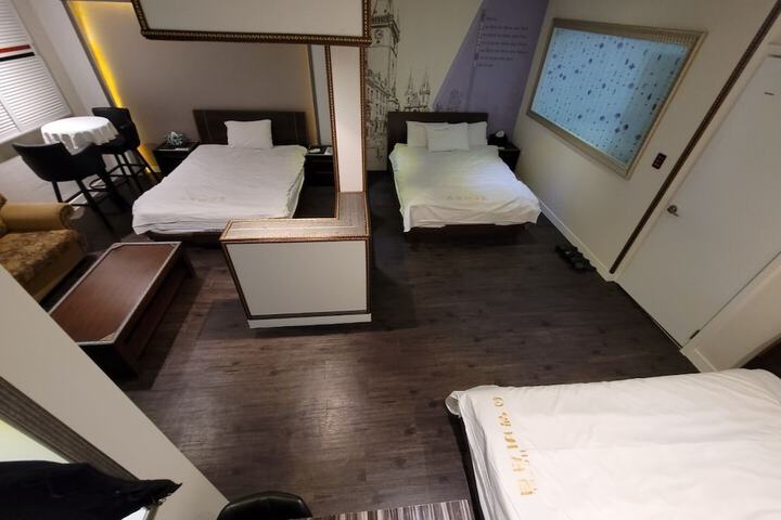 Room 37 of 54