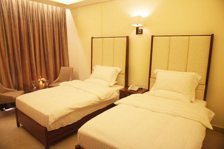 Room 9 of 35