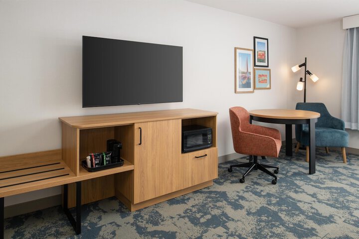 Room 32 of 68