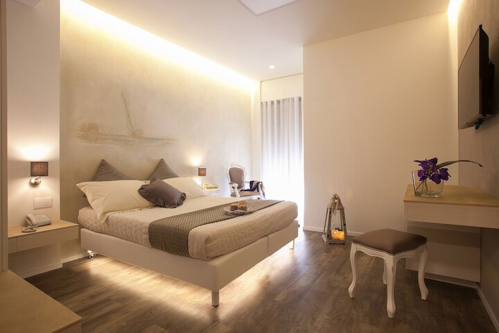 Room 5 of 155