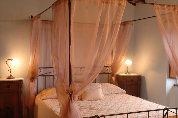 Room 4 of 39