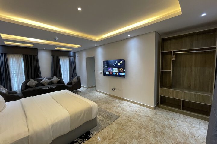 Room 27 of 46