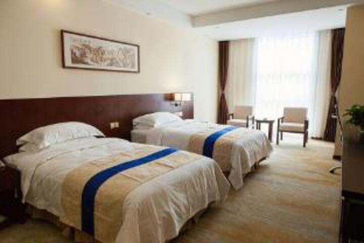 Room 6 of 8