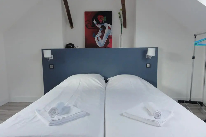 Room 2 of 13