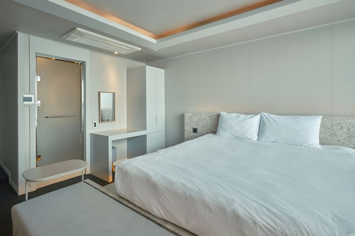 Room 85 of 224